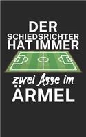 Der Schiedsrichter hat immer zwei Asse im Ärmel: Fußball Notizbuch für Schiedsrichter mit Spruch. 120 Seiten Liniert. Perfektes Geschenk.