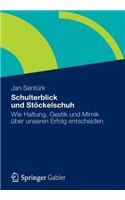 Schulterblick und Stöckelschuh