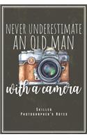 Never Underestimate An Old Man With A Camera - Skilled Photographer's Notes: Fotograf Notizbuch Planer Tagebuch Schreibheft (Punktraster / Dot Grid, 120 Seiten, 15,2 x 22.9 cm, 6" x 9") Geschenk Für Erfahrene Männer & Fotogra