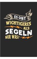 Es gibt wichtigeres als Segeln nur was?: Notizbuch A5 kariert 120 Seiten, Notizheft / Tagebuch / Reise Journal, perfektes Geschenk für Segler