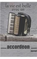 la vie est belle avec un accordeon journal