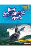 How Submarines Work: (Lightning Bolt Books — Military Machines)