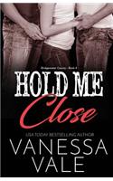 Hold Me Close: Large Print