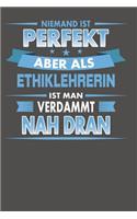 Niemand Ist Perfekt Aber Als Ethiklehrerin Ist Man Verdammt Nah Dran: Praktischer Wochenplaner für ein ganzes Jahr - 15x23cm (ca. DIN A5)