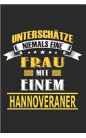 Unterschätze niemals eine Frau mit einem Hannoveraner: Pferd Notizbuch, Notizblock, Geburtstag Geschenk Buch mit 110 linierten Seiten, kann auch als Dekoration in Form eines Schild bzw. Poster verwendet 