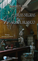 Perlas negras sobre mármol blanco