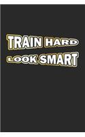 Train Hard Look Smart: Notizbuch Geschenk-Idee - Karo - A5 - 120 Seiten