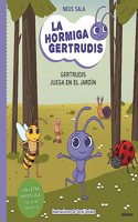 Gertrudis juega en el jardin/ Gertrudis Plays in the Garden