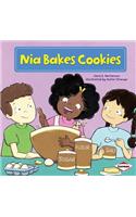 Nia Bakes Cookies