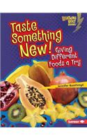 Taste Something New!: Giving Different Foods a Try(Lightning Bolt Books — Healthy Eating)