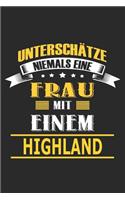 Unterschätze niemals eine Frau mit einem Highland: Pferd Notizbuch, Notizblock, Geburtstag Geschenk Buch mit 110 linierten Seiten, kann auch als Dekoration in Form eines Schild bzw. Poster verwendet 