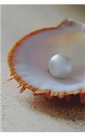 Pearl in Shell Journal: 150 Page Lined Notebook/Diary: (English)