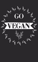 Go vegan: A5 Rezeptbuch zum selberschreiben mit Platz für 100 Rezepte - Geschenk für Veganer Hobbyköche Partner Frauen Männer Mütter Väter Freunde die sich ve