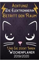 Achtung! Die Eektronikerin betritt den Raum und Sie zückt Ihren Wochenplaner 2019 - 2020