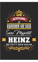Achtung Erheben Sie sich Seine Majestät Heinz Betritt den Raum