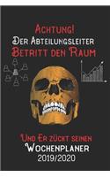 Achtung Der Abteilungsleiter Betritt den Raum und er zückt seinen Wochenplaner 2019/2020