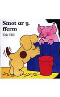 Llyfr Bwrdd Bach Smot: Smot ar y Fferm