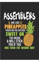 Assemblers Are Like Pineapples. Tough On The Outside Sweet On The Inside: Monteur Ananas Notizbuch / Tagebuch / Heft mit Karierten Seiten. Notizheft mit Weißen Karo Seiten, Malbuch, Journal, Sketchbuch, Planer für Termine 