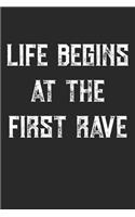 Life Begins At The First Rave: Techno Festival Rave Notizbuch / Tagebuch / Heft mit Blanko Seiten. Notizheft mit Weißen Blanken Seiten, Malbuch, Journal, Sketchbuch, Planer für Te