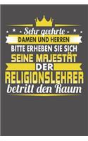 Sehr Geehrte Damen Und Herren Bitte Erheben Sie Sich Seine Majestät Der Religionslehrer Betritt Den Raum