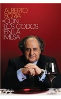 Con los codos en la mesa