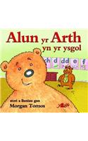 Cyfres Alun yr Arth: Alun yr Arth yn yr Ysgol