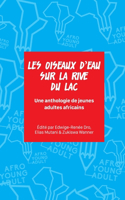 Les oiseaux d'eau sur la rive du lac