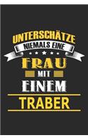 Unterschätze niemals eine Frau mit einem Traber: Pferd Notizbuch, Notizblock, Geburtstag Geschenk Buch mit 110 linierten Seiten, kann auch als Dekoration in Form eines Schild bzw. Poster verwendet 