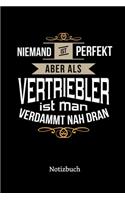 Niemand ist perfekt aber als Vertriebler ist man verdammt nah dran: Notizbuch, lustiges Geschenk für einen Verkäufer, 6 x 9 Zoll (A5), kariert