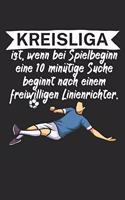 Kreisliga ist wenn bei Spielbeginn eine 10 minütige Suche beginnt nach einem freiwilligen Linienrichter: Fußball Notizbuch für Kreisliga-Spieler und Fans mit Spruch. 120 Seiten Kariert. Perfektes Geschenk.