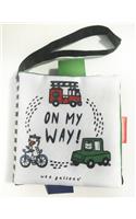 On My Way!: A Wee World Full of Vehicles(Wee Gallery Cloth Books)