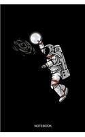 Notebook: Liniertes Notizbuch A5 - Astronaut Basketball Weltraum Dunking I Basketballer Team Coach Geschenk