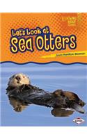 Let's Look at Sea Otters: (Lightning Bolt Books — Animal Close-Ups)