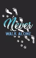 Never Walk Alone: Notizbuch A5 Kariert Tagebuch Lustig Geschenk Journal Buch Gassi gehen Hundeliebhaber Hundebesitzer Hunderasse Hund