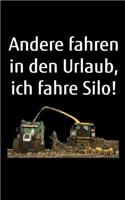 Andere fahren in den Urlaub, ich fahre Silo!: kleines liniertes Notizbuch, kleiner als A5, gößer als A6 mit einem Häcksler und Traktor für einen Landwirt oder Lohner in der Landwirtschaft als Ge
